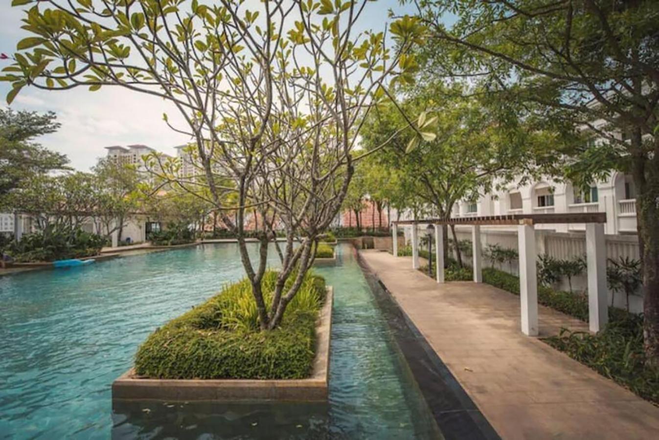 Tree Premier Suite Strait Quay Luxury Marina Suite Tanjung Tokong Buitenkant foto