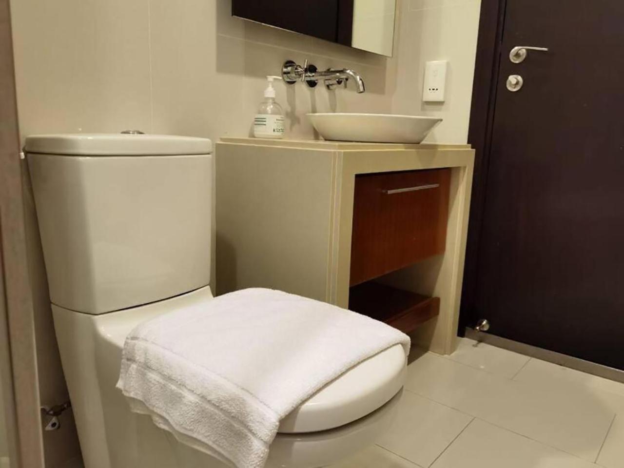 Tree Premier Suite Strait Quay Luxury Marina Suite Tanjung Tokong Buitenkant foto